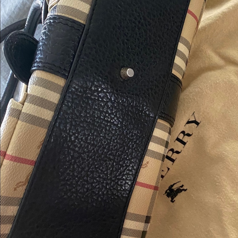Sold Authentic Burberry handbag - Picture 4 of 7